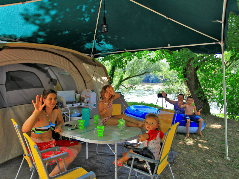 Camping La Plage in Meyronne im Lot und Dordogne-Tal - Camping am Flussufer in Okzitanien