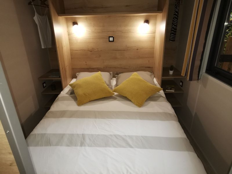 Camping-de-la-plage-in-de-lot-en-de-dordogne-vallei-verblijf-aan-de-oever-van-de-dordogne-tiny house-3