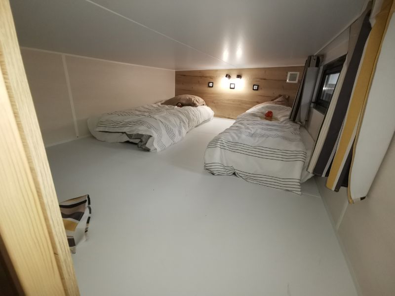 Camping-de-la-plage-in-de-lot-en-de-dordogne-vallei-verblijf-aan-de-oever-van-de-dordogne-tiny house-4