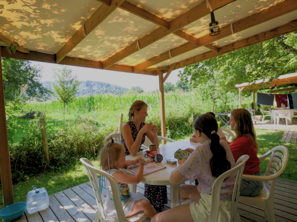 Camping La Plage in Meyronne in de Lot en de Dordogne-vallei - Camping aan de rivier in Occitanië - Bungalowtent - 3