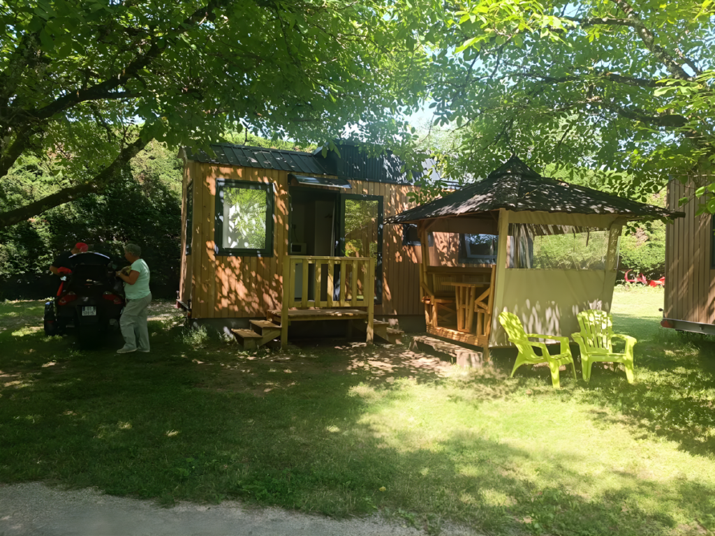 Camping La Plage in Meyronne in de Lot en de Dordogne-vallei - Camping aan de rivier in Occitanië - Tiny house - 1